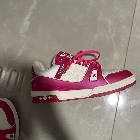 Pink Louis Vuitton sneakers - Picture 5 of 8